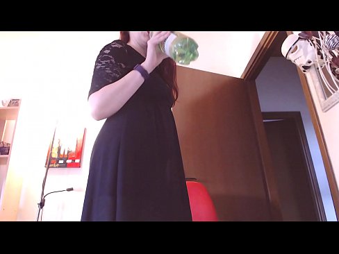 ❤️ Um escravo submisso que adora cuecas sujas e deliciosas é forçado a masturbar-se depois de ver este vídeo! Porno porno em nós ❌❤