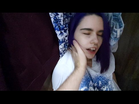 ❤️ Encontrei a minha irmã no armário e ajudei-a a ejacular Porno porno em nós ❌❤